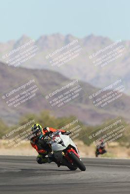 media/Oct-30-2025-Racers Edge (Thu) [[dabbdaf680]]/3-B Group/Session 2 (Turn 14)/